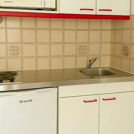 Apartment En Rez-de-jardin, Terrasse Sud, Proche - Parking Prive, Piscine Non Dispo En 2023 - Fr-1-732-8 Argeles-sur-Mer